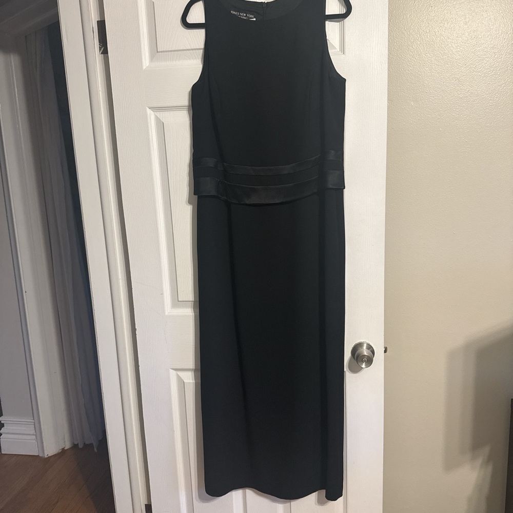 Jones New York Evening Sleeveless Black Midi Dress with Waistband